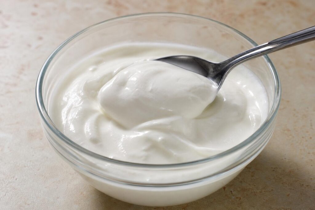 Greek Yogurt in Canada: Nutrition, Smart Shopping, and Real-World Ways to Use It